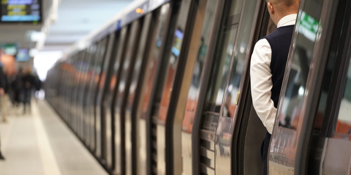 Metroul, blocat între Republicii și Costin Georgian