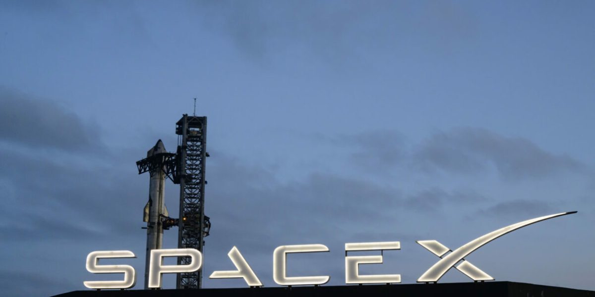 Musk vrea Lună fabrică sateliți SpaceX