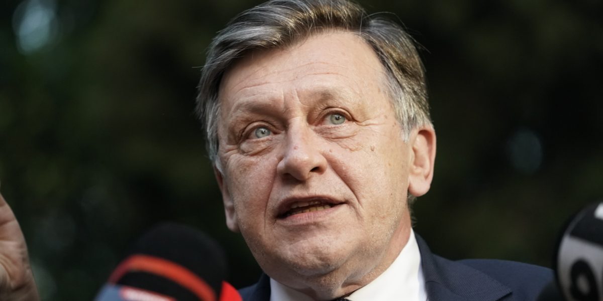 Antonescu îl atacă pe Nicușor Dan în toiul crizei