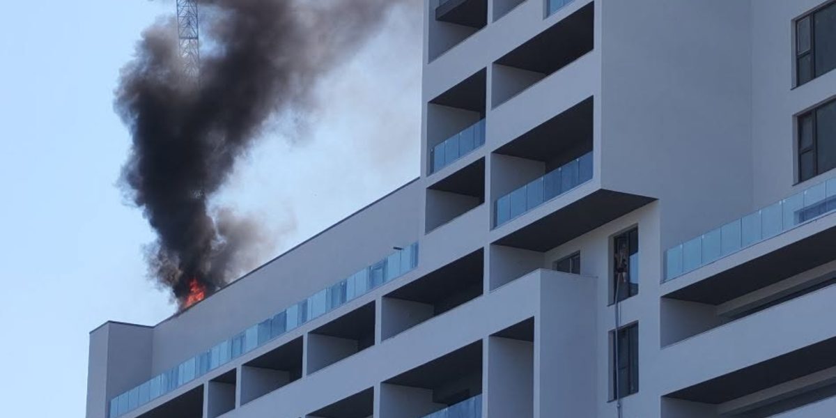 B365 - FOTO | Incendiu violent în București. Martor: Arde cu flacără deschisă, în apropiere de Dedeman Ghencea • Știri București