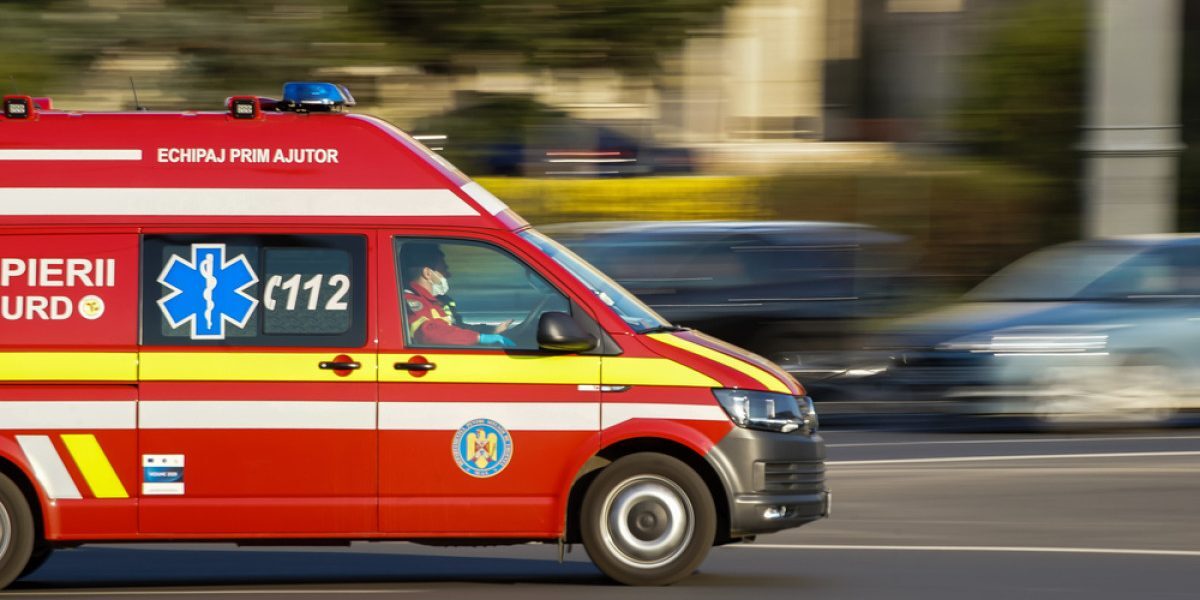 Ambulanțierii: Condiții periculoase, cer intervenție rapidă