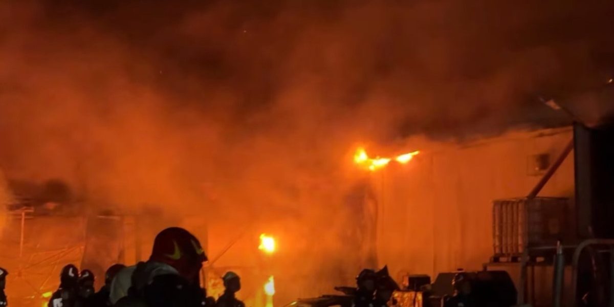 Incendiu devastator în Sectorul 1. RO-Alert emis