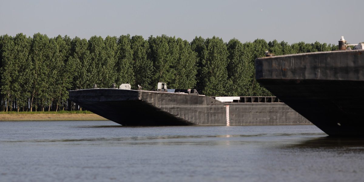 Pericol la Cernavodă: Curenți puternici la Dunăre după scufundarea barjelor