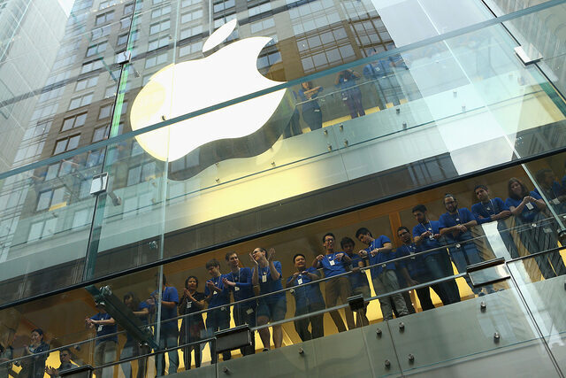 IPhone 15 vine pe 9 septembrie: Premieră John Ternus la Apple