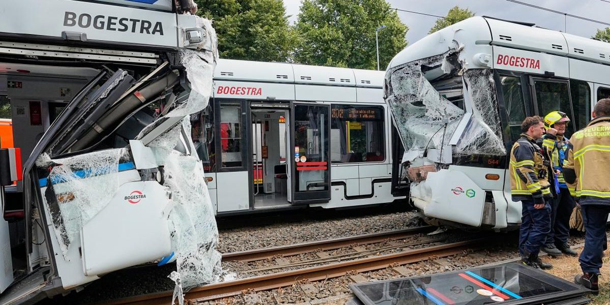 Groază în Germania: Două tramvaie, coliziune! 25 răniți, 10 grav