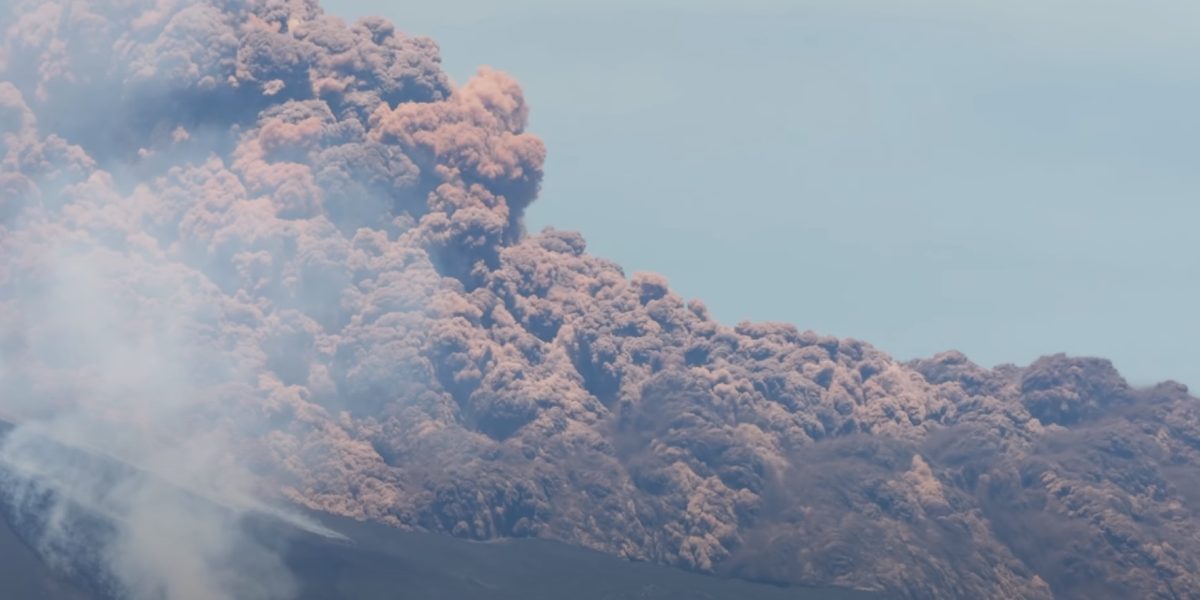 Etna blochează Catania. Sezonul turistic, dat peste cap