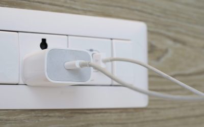 Pericolul încărcătorului în priză: Consum crescut și defectare rapidă