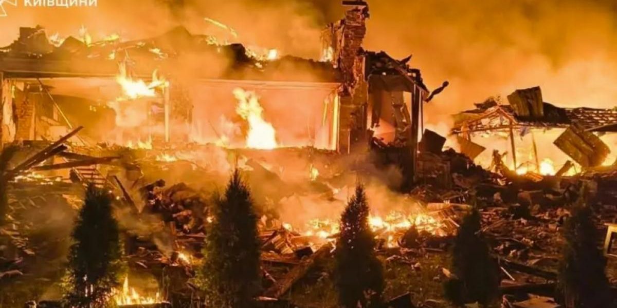 Kiev, sub asalt: Rușii au lansat noi valuri de drone, trei morți, un copil