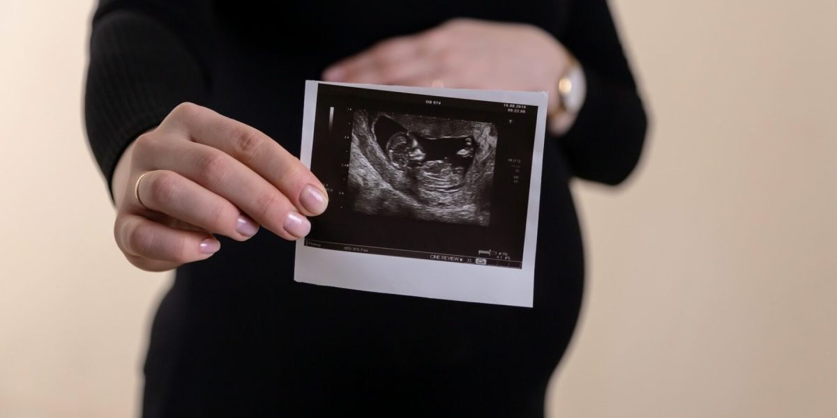Femei operate de CAR-T: Sarcini posibile și sigure după terapie