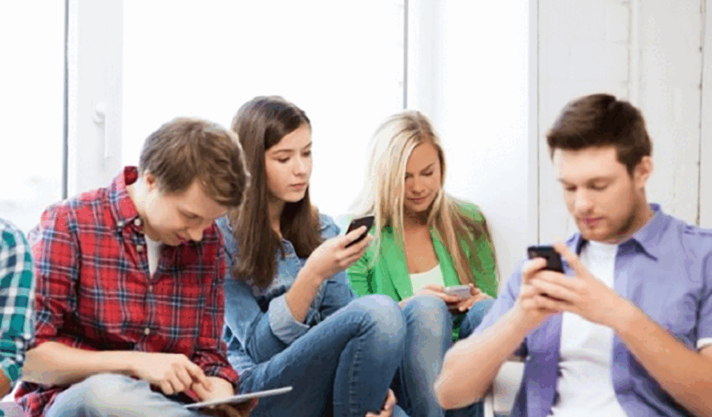 Telefonul îți modifică trupul: 6 efecte șocante ale scrollingului zilnic