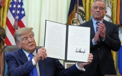 Trump, acuzații false la semnarea unui ordin executiv