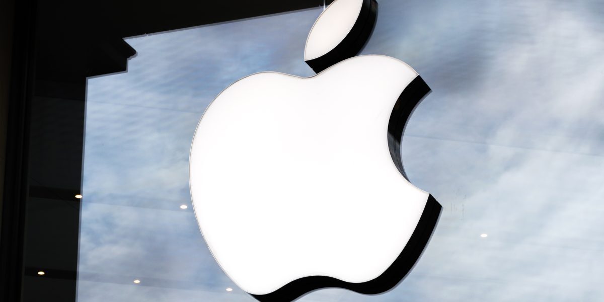 Noul iPhone Ultra pliabil: Apple sparge gheața, azi se lansează