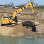 Firmă cercetată penal: Minerit ilegal în balastiera din Argeș
