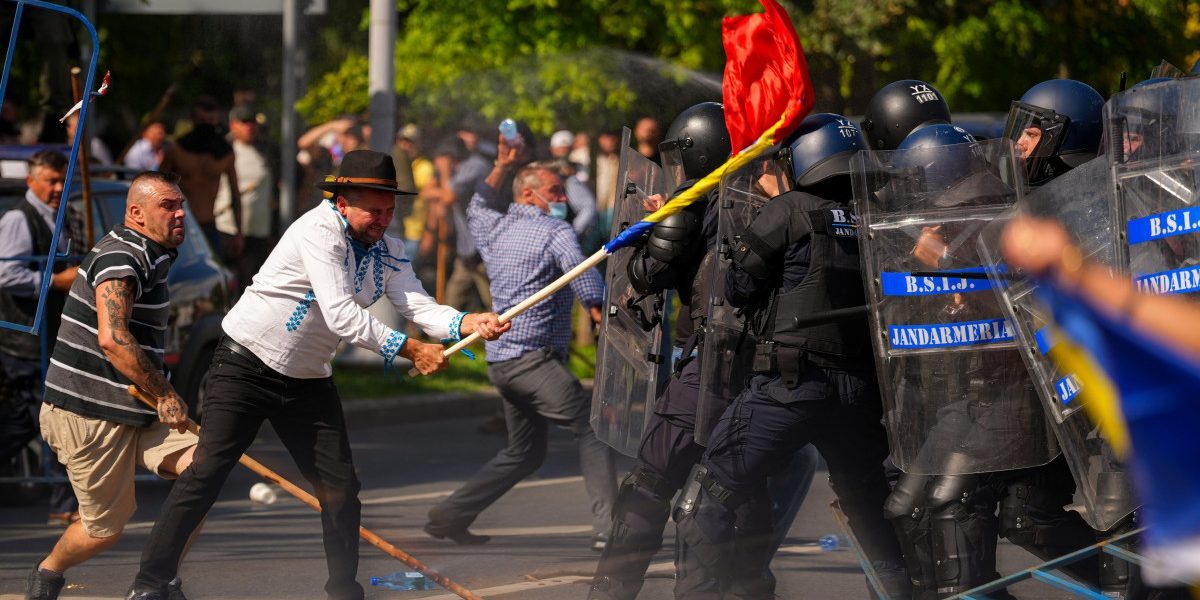 AUR acuză furt de identitate la protestul din Piața Victoriei