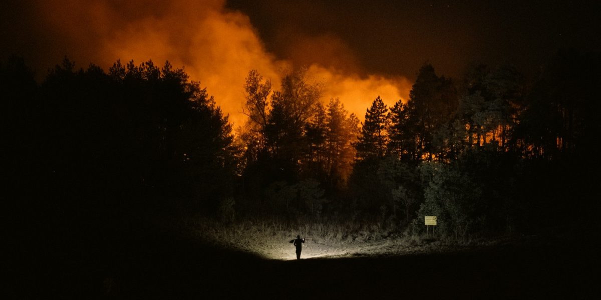 Fumul toxic crește: Canicula și incendiile, pericol major pentru aer
