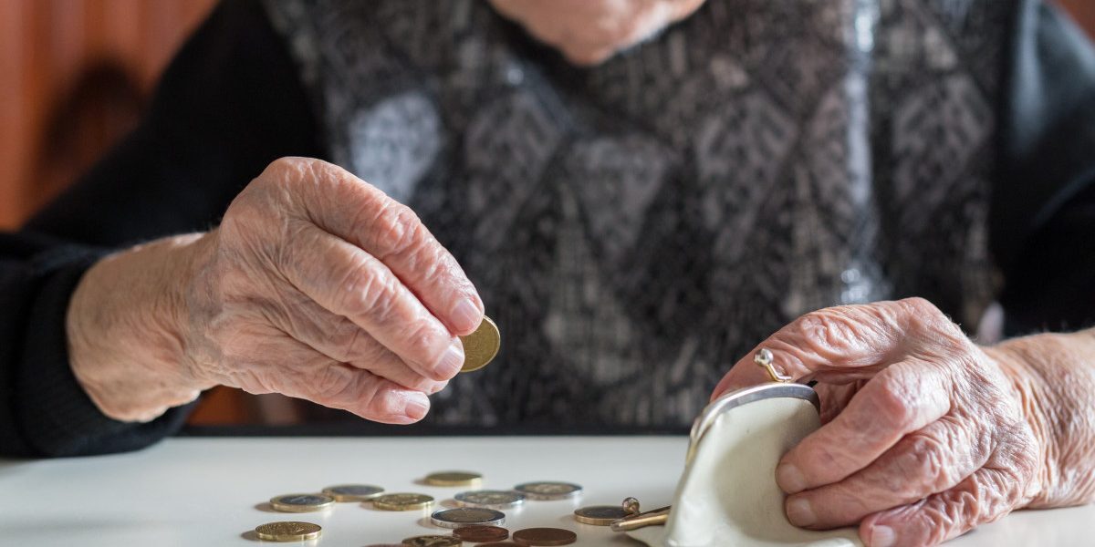 România: Unde cresc pensiile și salariile mari