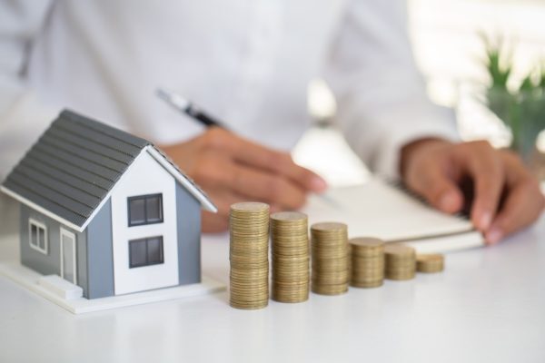 Bătrân de 90 de ani dă 10 milioane de euro pentru locuințe noi