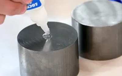 Super glue: Secretul aderenței explicate pe înțelesul tuturor