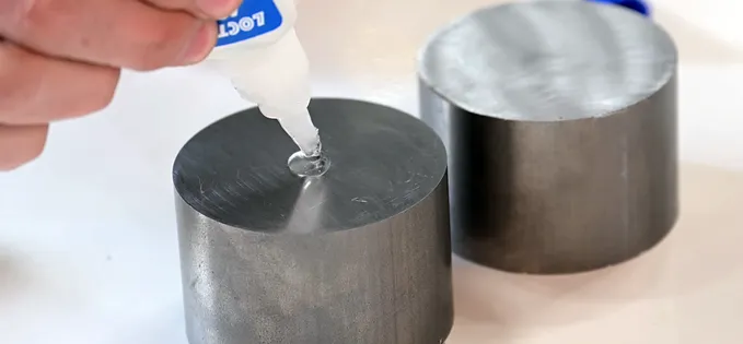 Super glue: Secretul aderenței explicate pe înțelesul tuturor