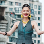 Asia Express: Ploaia dă peste cap cursa, concurenții ajung la cărămidari