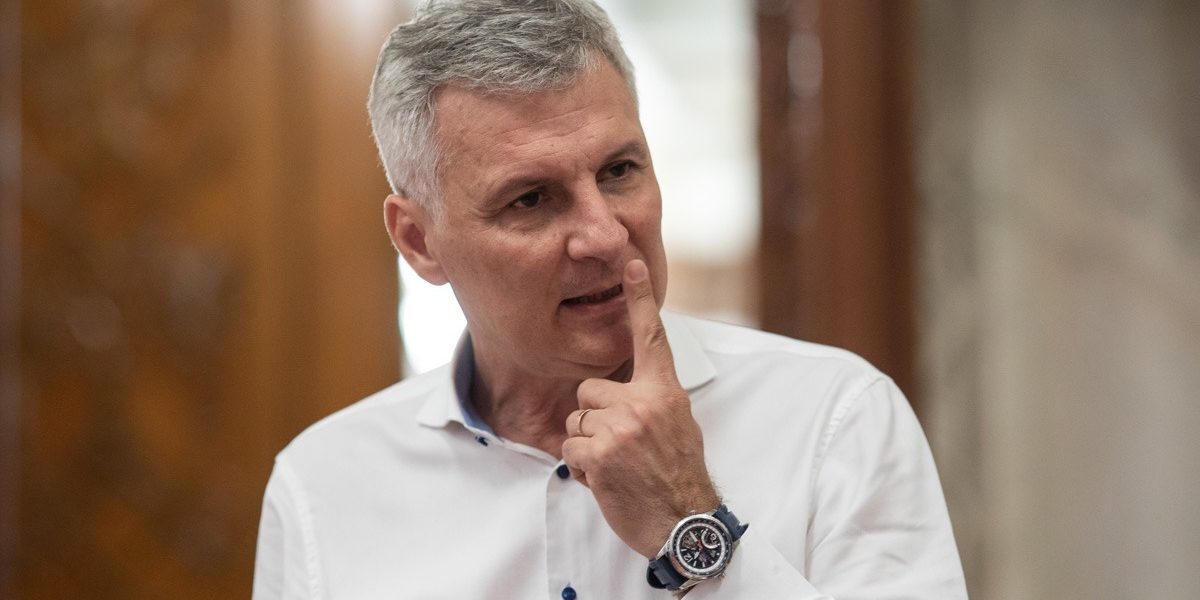 Listări CSAT: Ciucă vinde, Zamfir interzice?