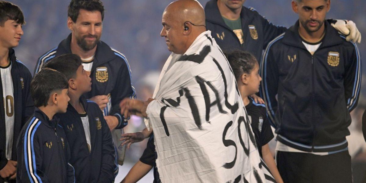 Banner interzis la despărțirea lui Messi, lacrimi și imnul ned cântat
