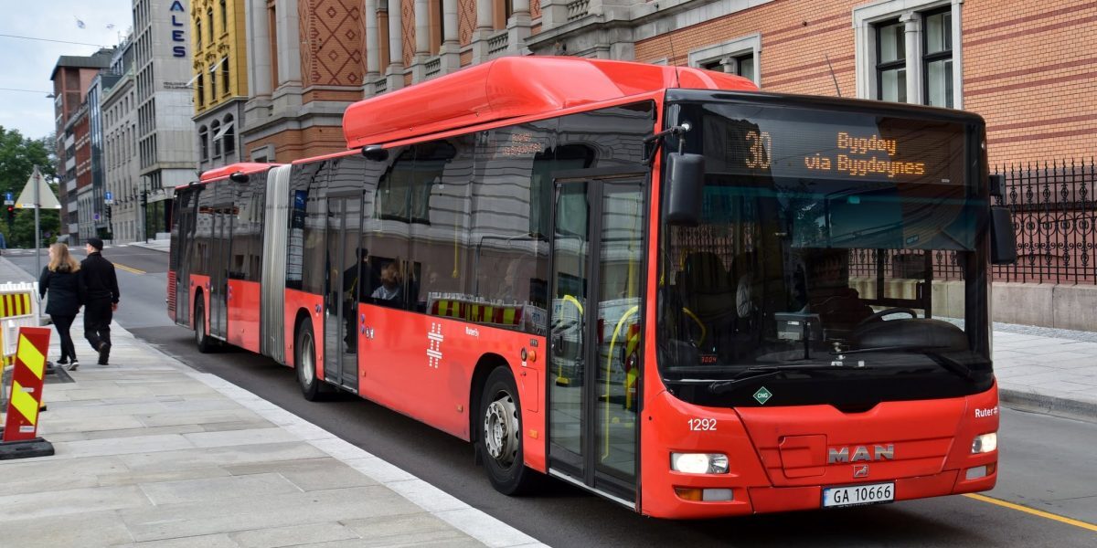 Metrou Ușor, apel pentru autobuze articulate în București