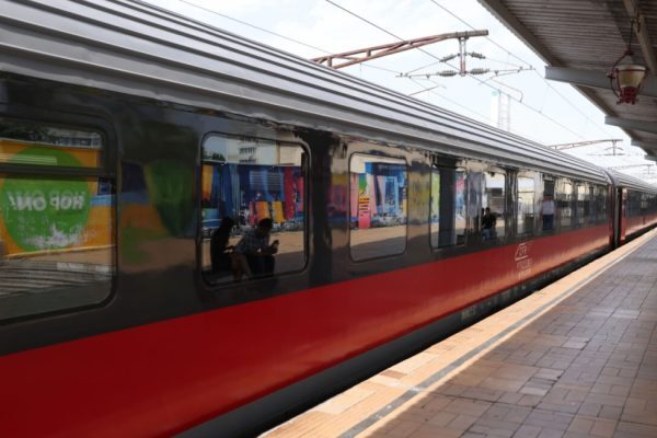 Trenuri de noapte spre București, deviate la schimbarea orei