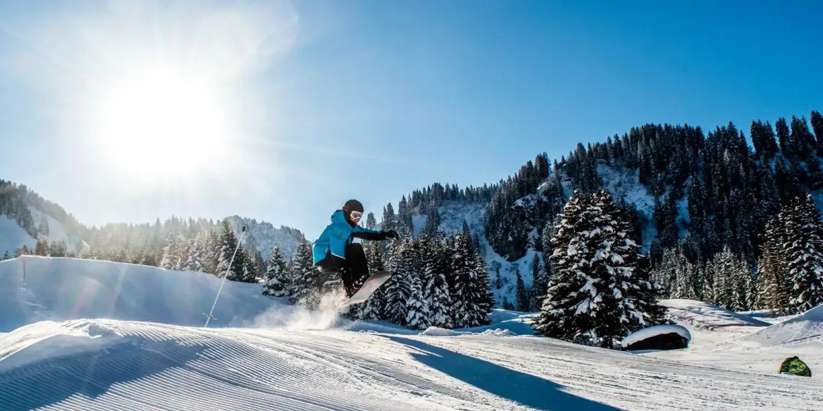 Schi de Iarnă 2026: Vacanța ta accesibilă la Munte