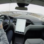 Tesla își redenumește sistemul de condus autonom în Europa