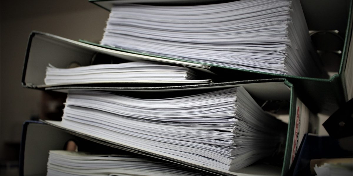 Românii, notificați înainte de expirarea actelor. Proiect adoptat în Senat