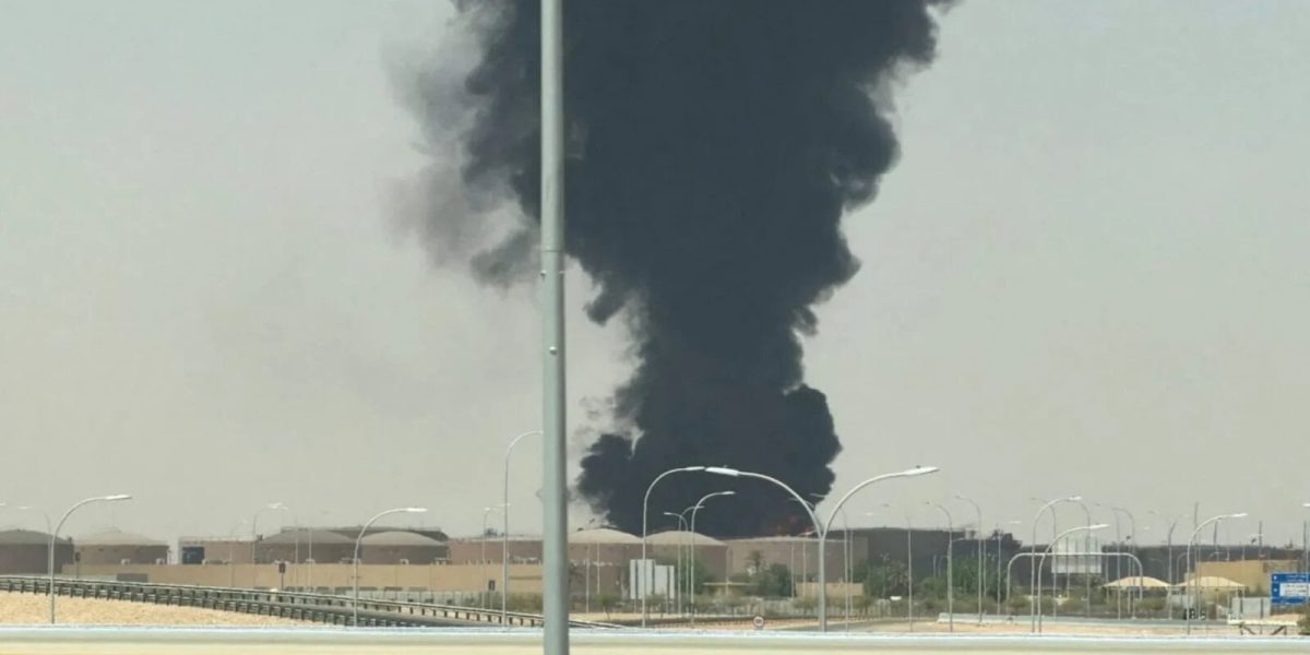 Atac aeroport Arabia Saudită: Victime, evacuare diplomați SUA