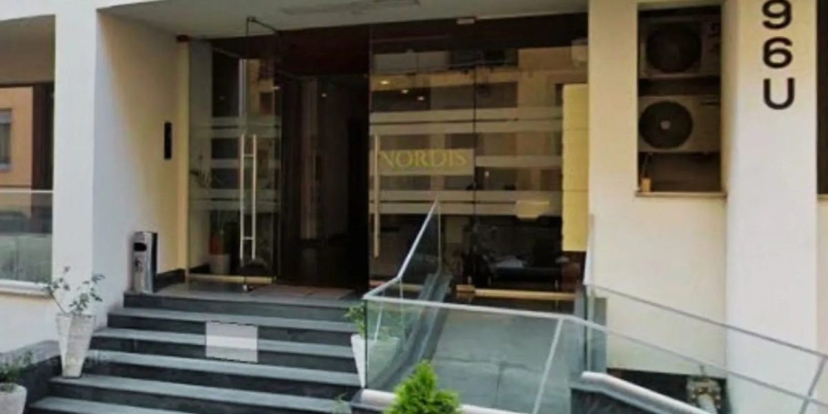 Milionarul care a dat o avere pe două locuri de parcare
