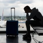 Minor în străinătate, singur: Ce zice legea de la ce vârstă