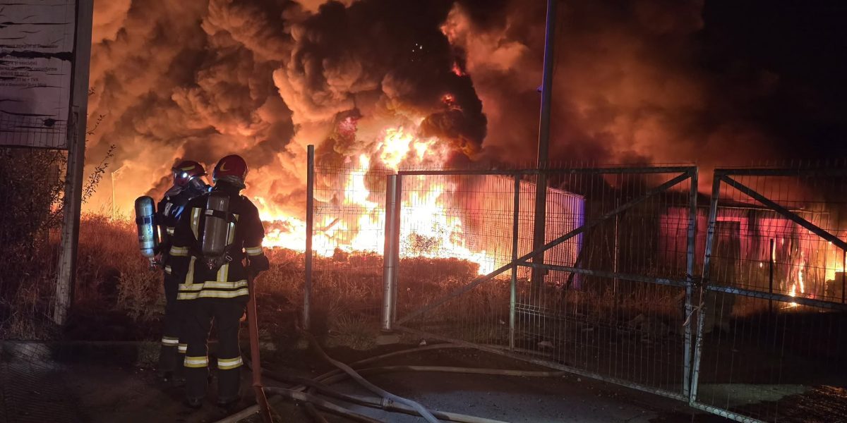 Incendiu la centru de gunoi, RO-Alert emis în zonă